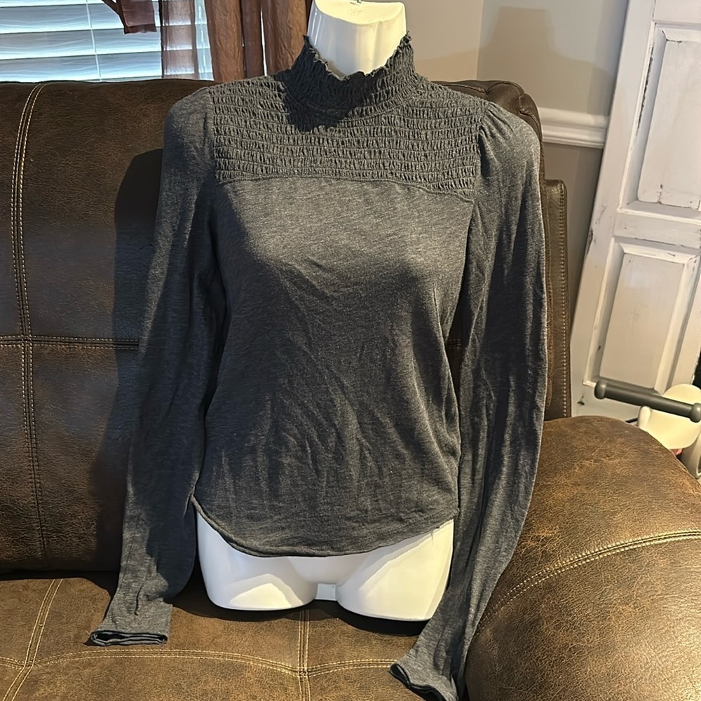 We The Free gray long sleeves mock detail neck size Small